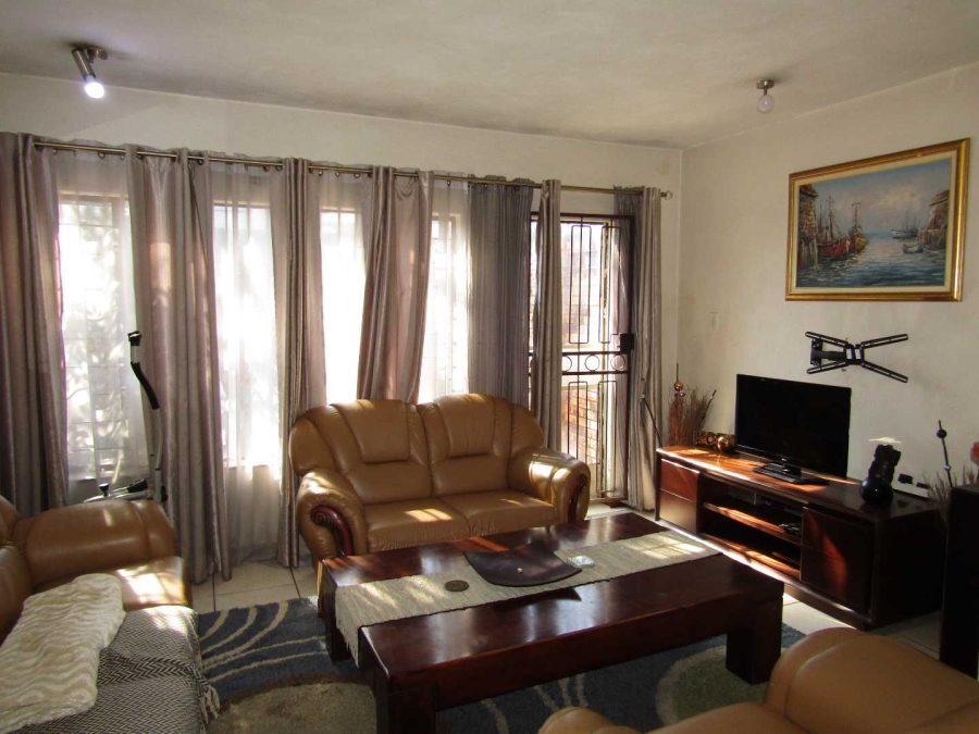 2 Bedroom Property for Sale in Windsor Gauteng