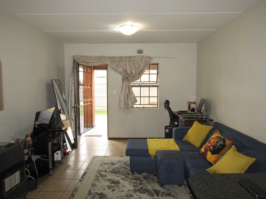 2 Bedroom Property for Sale in Erand Gardens Gauteng
