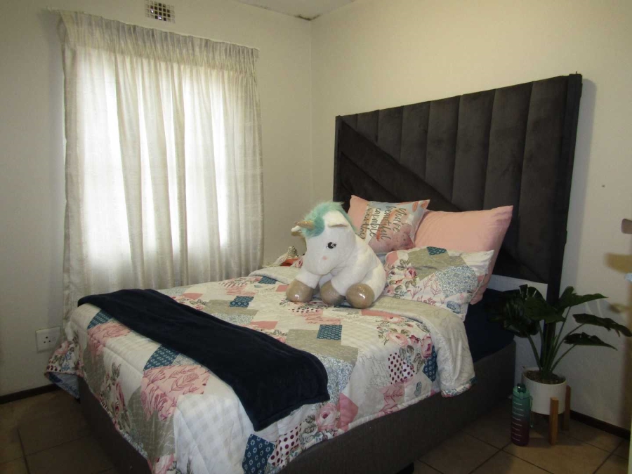 2 Bedroom Property for Sale in Erand Gardens Gauteng