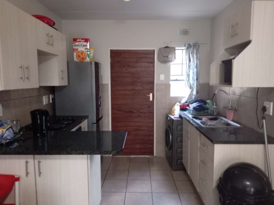 2 Bedroom Property for Sale in Erand Gardens Gauteng
