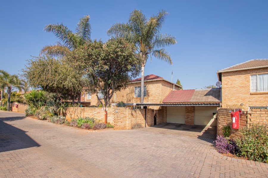 2 Bedroom Property for Sale in Wilgeheuwel Gauteng