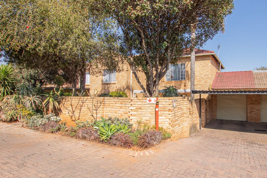 2 Bedroom Property for Sale in Wilgeheuwel Gauteng