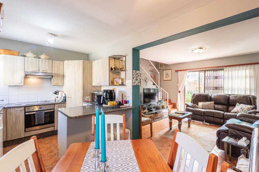 2 Bedroom Property for Sale in Wilgeheuwel Gauteng