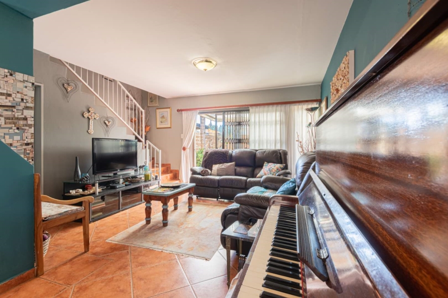 2 Bedroom Property for Sale in Wilgeheuwel Gauteng