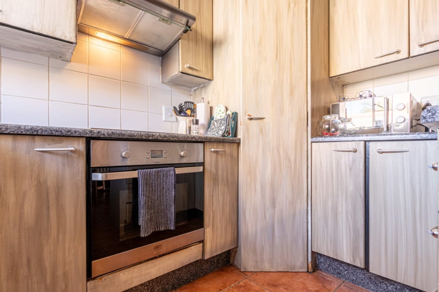 2 Bedroom Property for Sale in Wilgeheuwel Gauteng