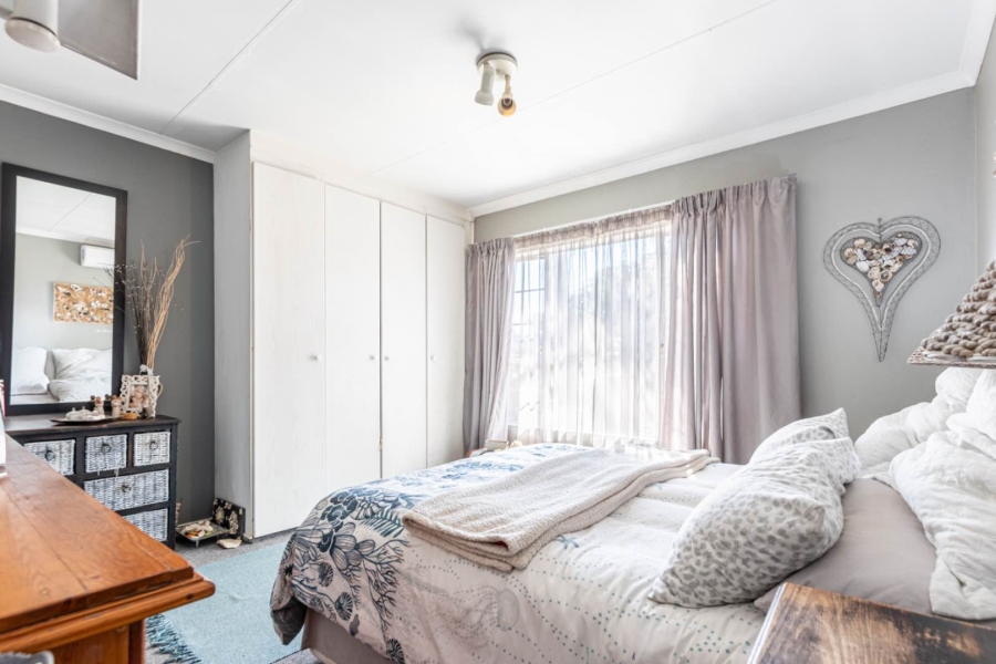 2 Bedroom Property for Sale in Wilgeheuwel Gauteng
