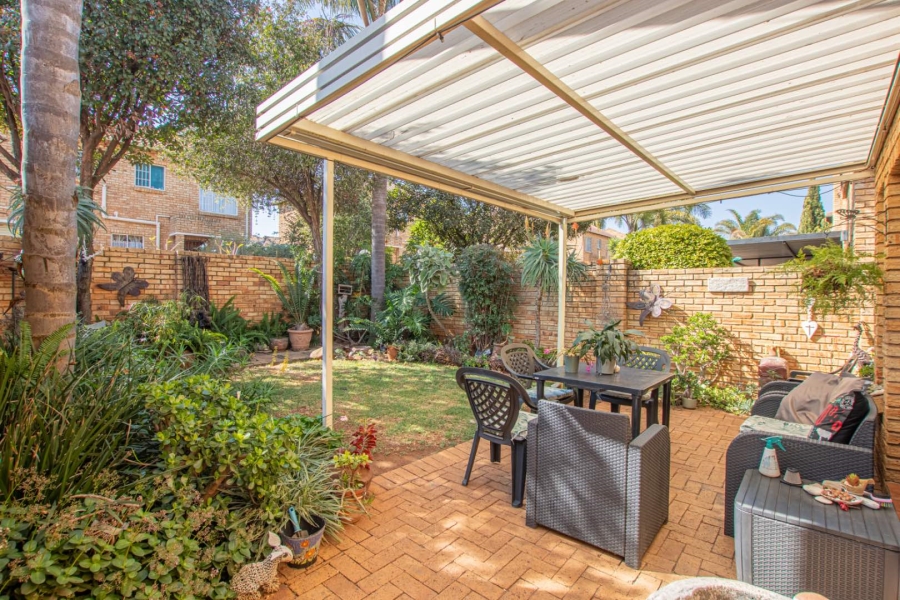 2 Bedroom Property for Sale in Wilgeheuwel Gauteng