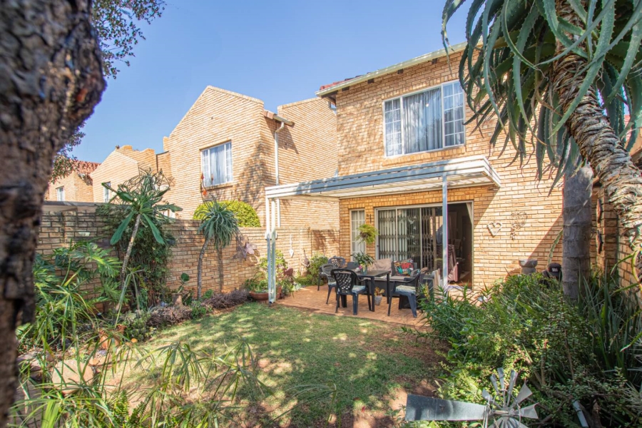 2 Bedroom Property for Sale in Wilgeheuwel Gauteng
