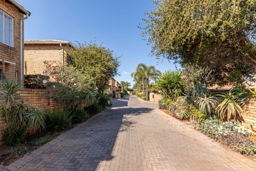 2 Bedroom Property for Sale in Wilgeheuwel Gauteng