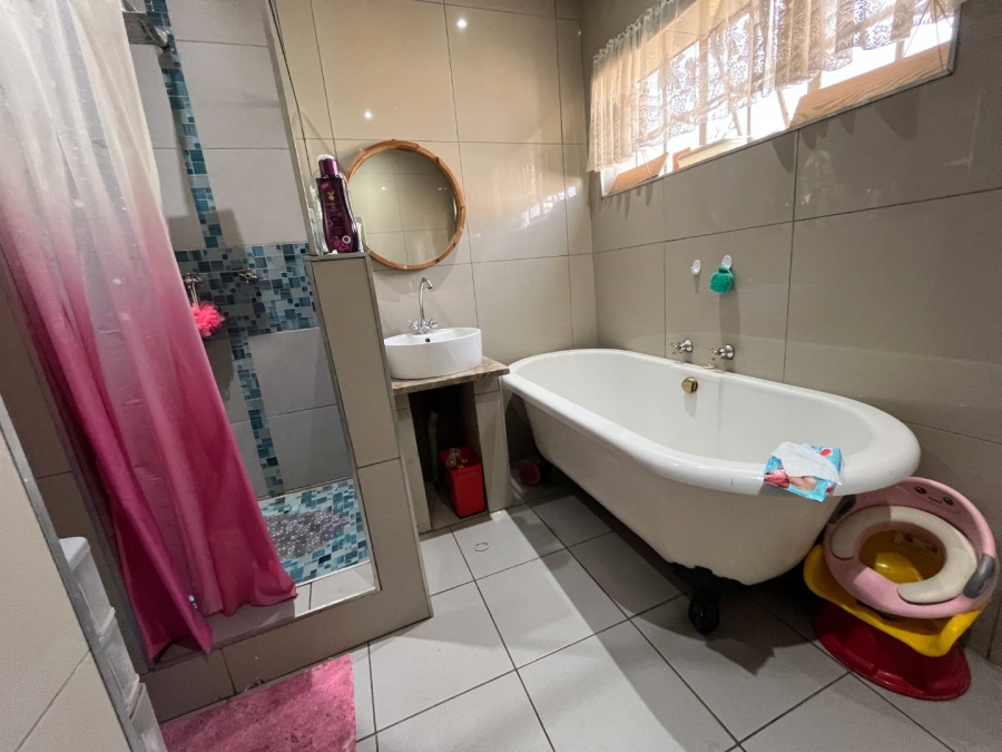 3 Bedroom Property for Sale in Queenswood Gauteng