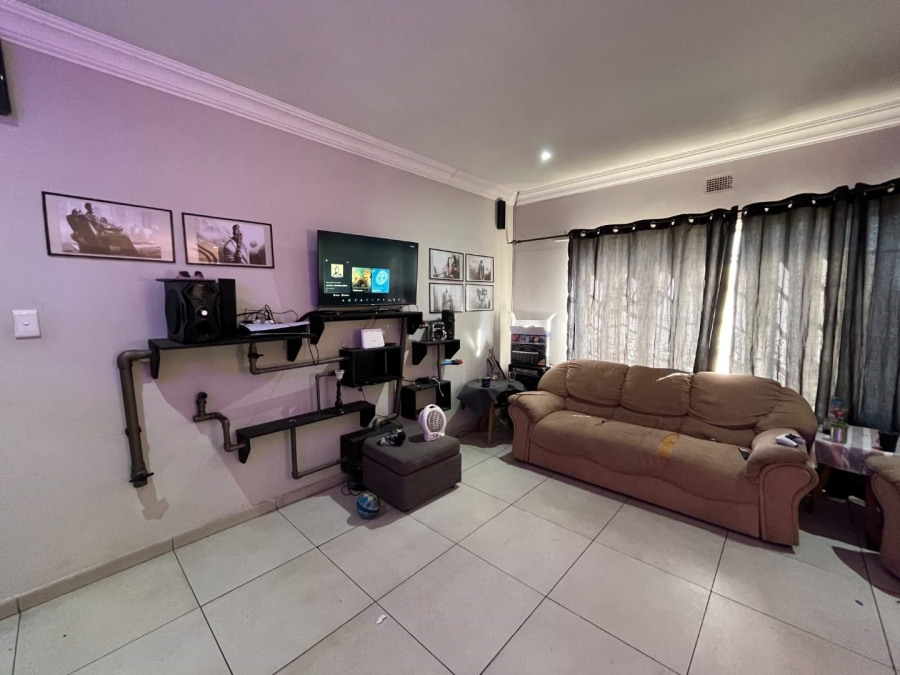3 Bedroom Property for Sale in Queenswood Gauteng