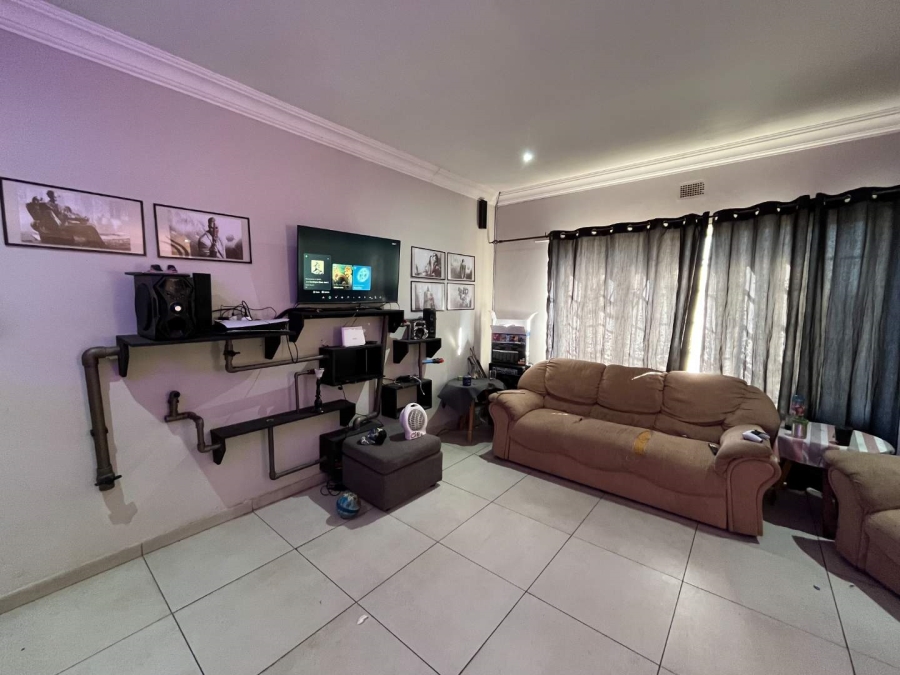 3 Bedroom Property for Sale in Queenswood Gauteng