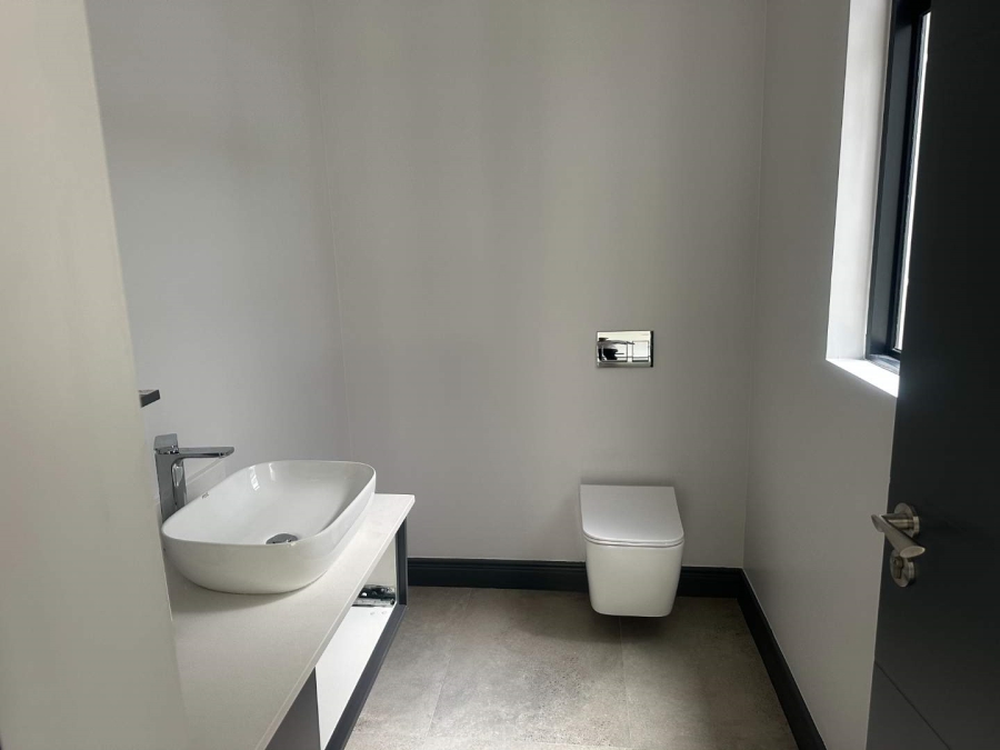 5 Bedroom Property for Sale in Eye of Africa Gauteng