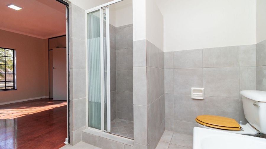 6 Bedroom Property for Sale in Freeway Park Gauteng