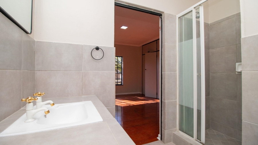 6 Bedroom Property for Sale in Freeway Park Gauteng
