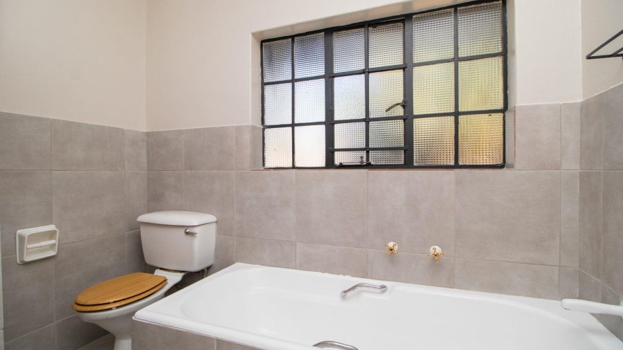 6 Bedroom Property for Sale in Freeway Park Gauteng