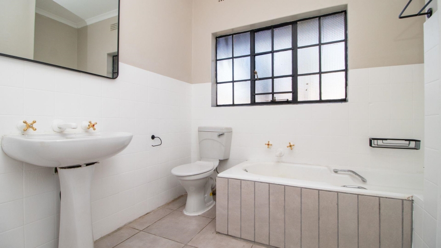 6 Bedroom Property for Sale in Freeway Park Gauteng