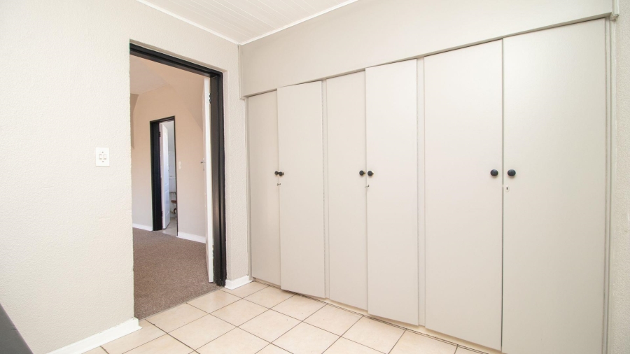 6 Bedroom Property for Sale in Freeway Park Gauteng