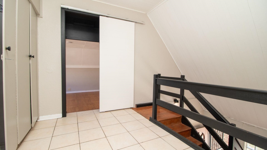 6 Bedroom Property for Sale in Freeway Park Gauteng