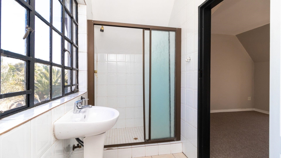 6 Bedroom Property for Sale in Freeway Park Gauteng