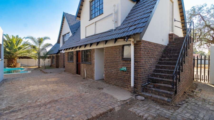 6 Bedroom Property for Sale in Freeway Park Gauteng
