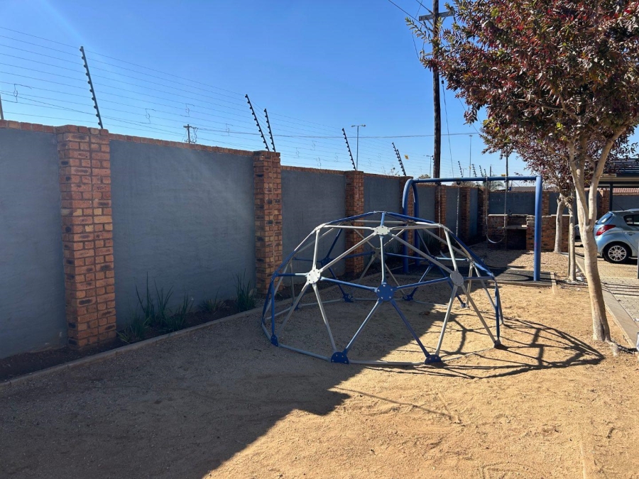 2 Bedroom Property for Sale in Lotus Gardens Gauteng