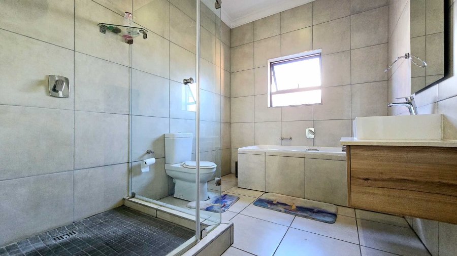 4 Bedroom Property for Sale in Six Fountains Residential Estate Gauteng