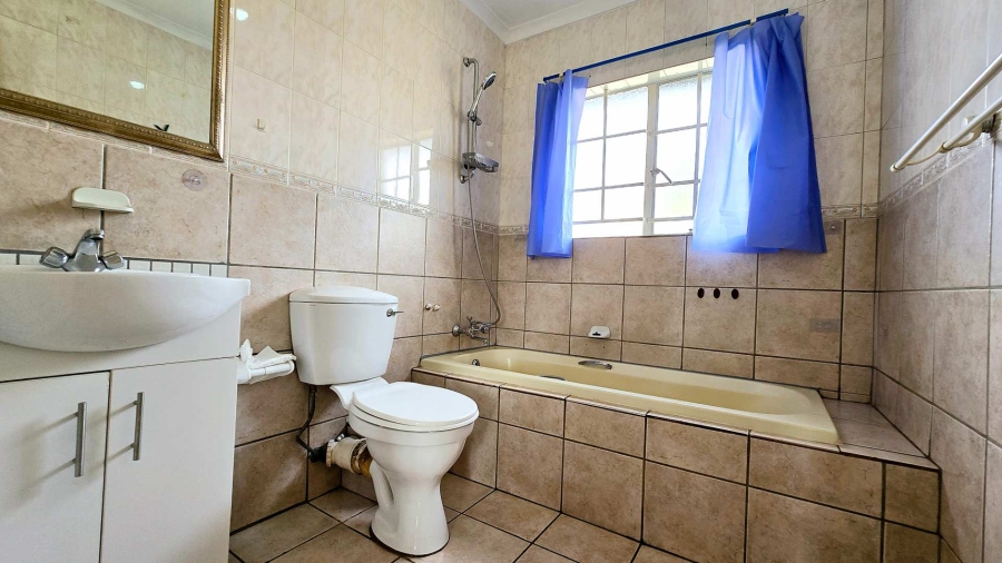 2 Bedroom Property for Sale in Doornpoort Gauteng