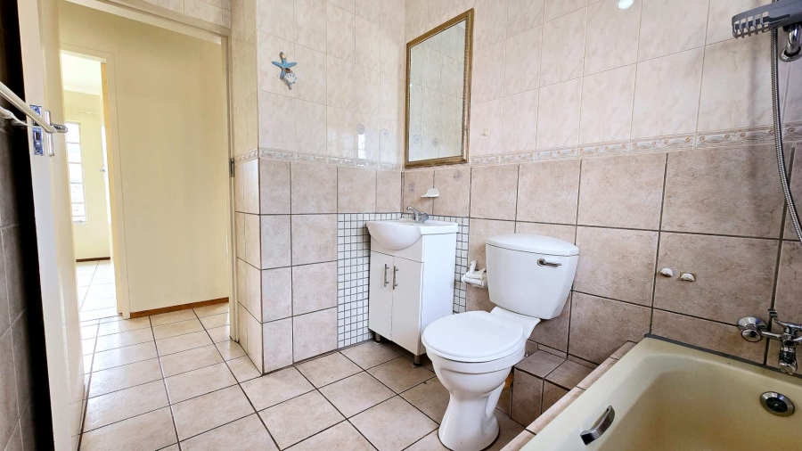 2 Bedroom Property for Sale in Doornpoort Gauteng