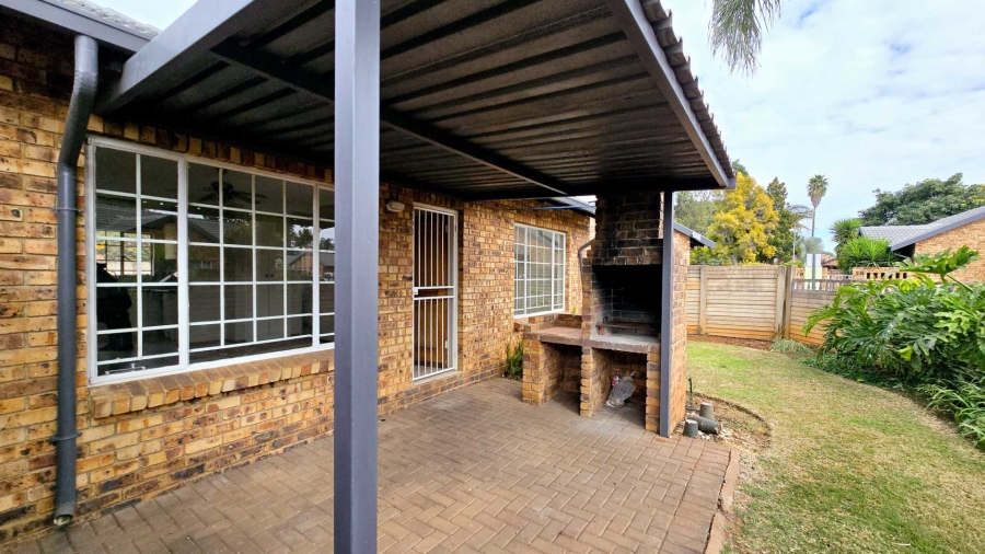 2 Bedroom Property for Sale in Doornpoort Gauteng