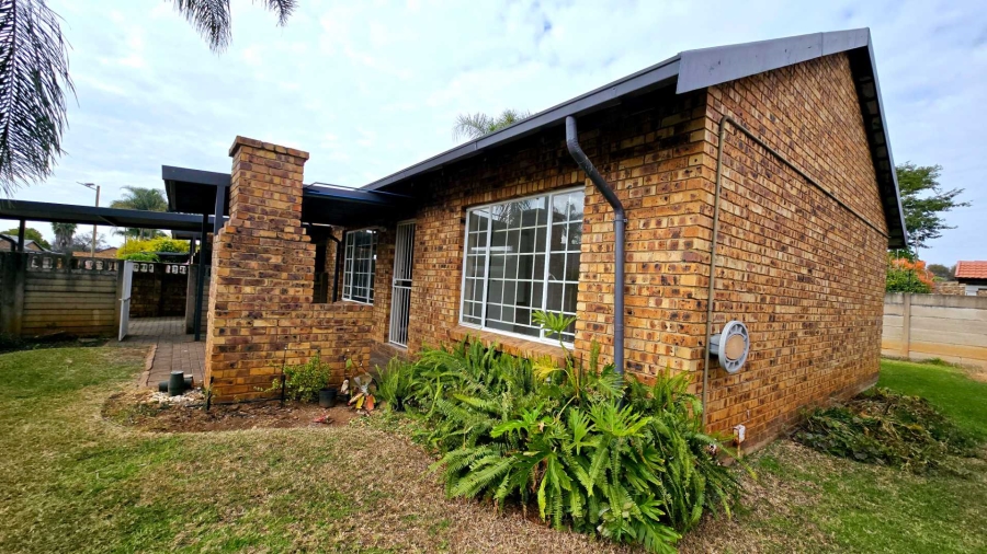2 Bedroom Property for Sale in Doornpoort Gauteng