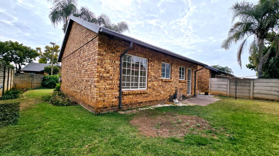2 Bedroom Property for Sale in Doornpoort Gauteng