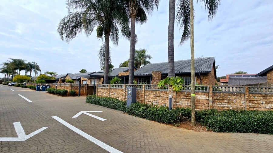 2 Bedroom Property for Sale in Doornpoort Gauteng