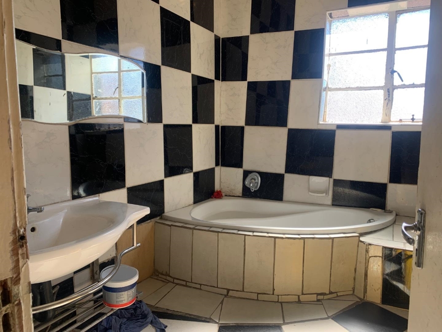 6 Bedroom Property for Sale in Rosettenville Gauteng