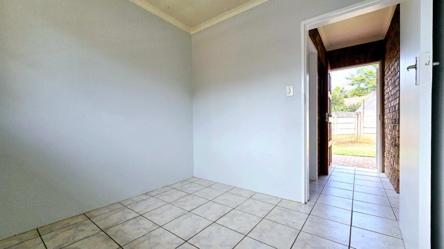 To Let 1 Bedroom Property for Rent in Doornpoort Gauteng