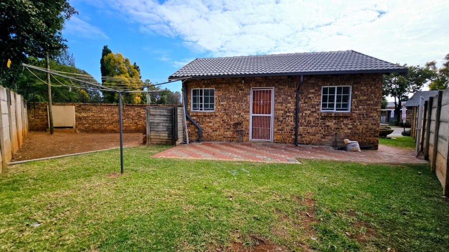 To Let 1 Bedroom Property for Rent in Doornpoort Gauteng