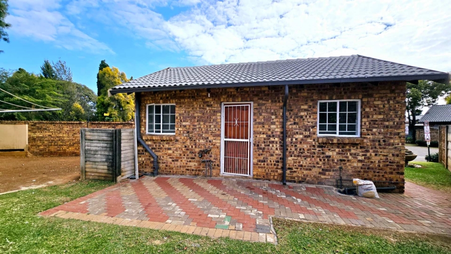 To Let 1 Bedroom Property for Rent in Doornpoort Gauteng