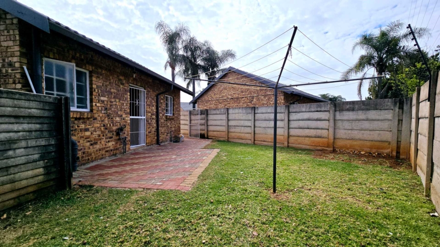 To Let 1 Bedroom Property for Rent in Doornpoort Gauteng