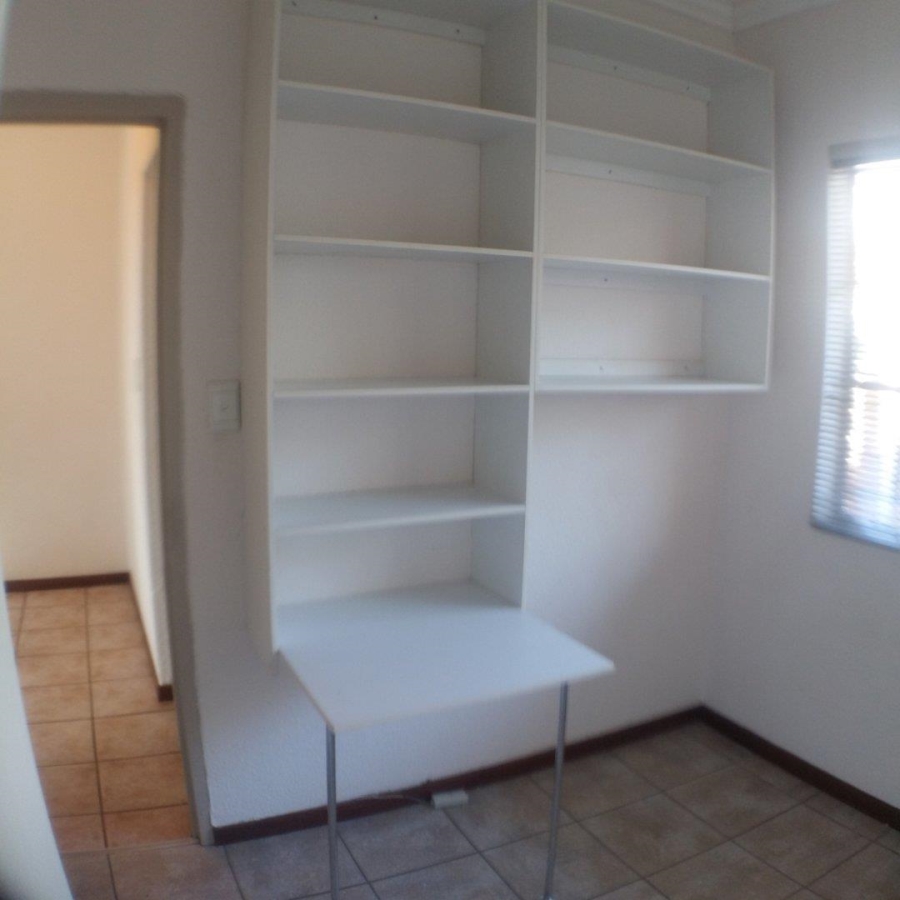 2 Bedroom Property for Sale in La Montagne Gauteng