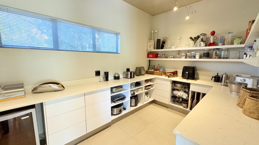4 Bedroom Property for Sale in Midstream Ridge Gauteng
