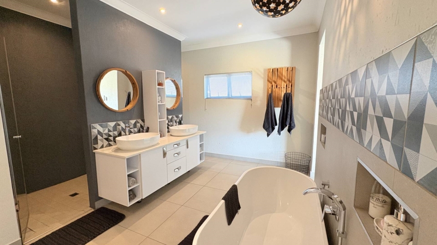 4 Bedroom Property for Sale in Midstream Ridge Gauteng