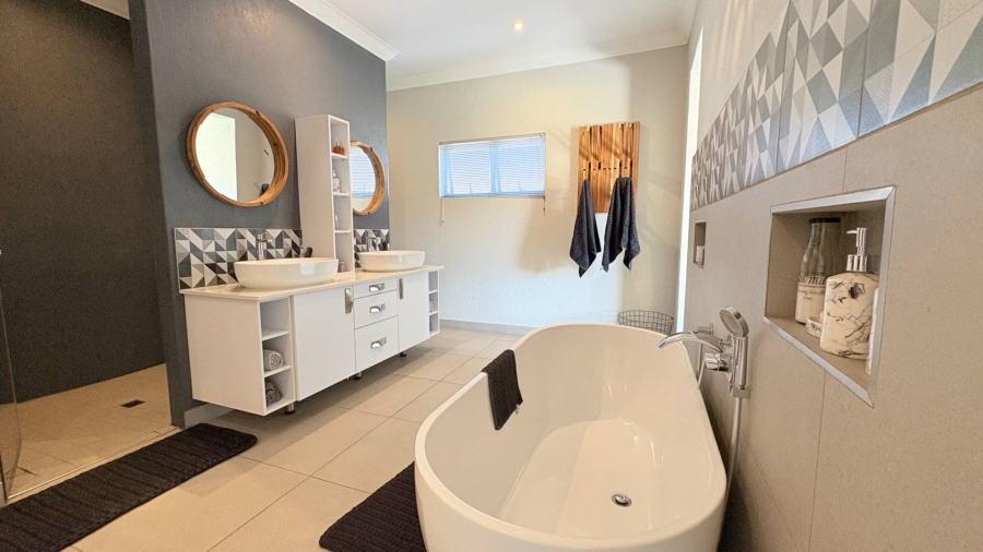 4 Bedroom Property for Sale in Midstream Ridge Gauteng