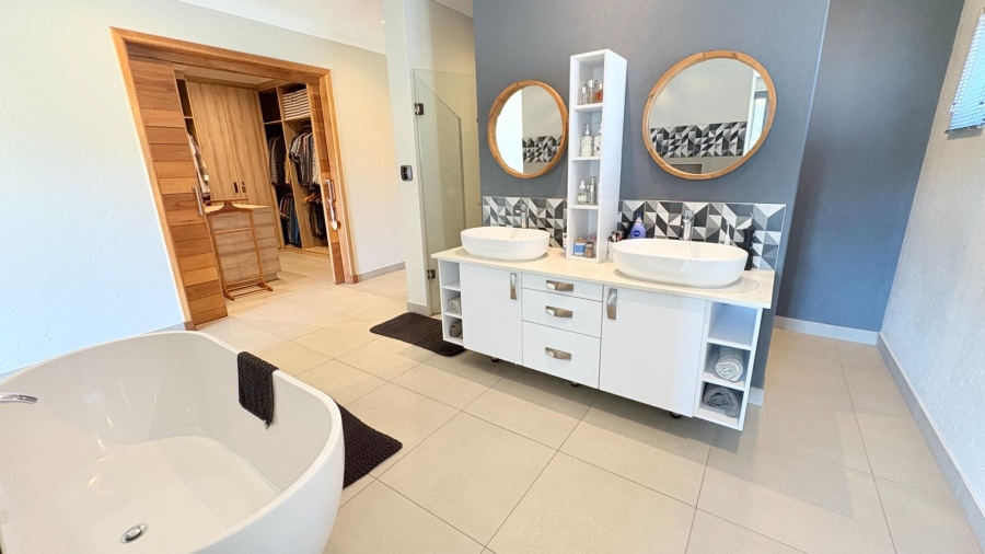 4 Bedroom Property for Sale in Midstream Ridge Gauteng