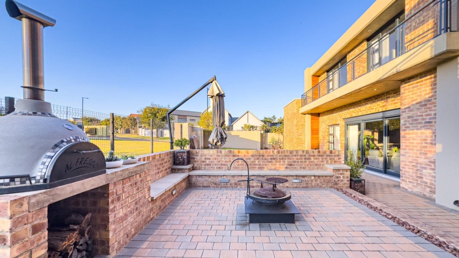 4 Bedroom Property for Sale in Midstream Ridge Gauteng