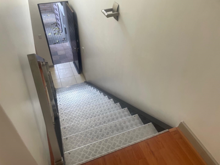 To Let 2 Bedroom Property for Rent in Melrose North Gauteng