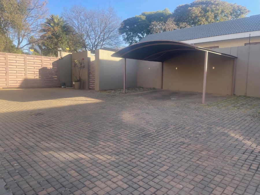 To Let 2 Bedroom Property for Rent in Melrose North Gauteng