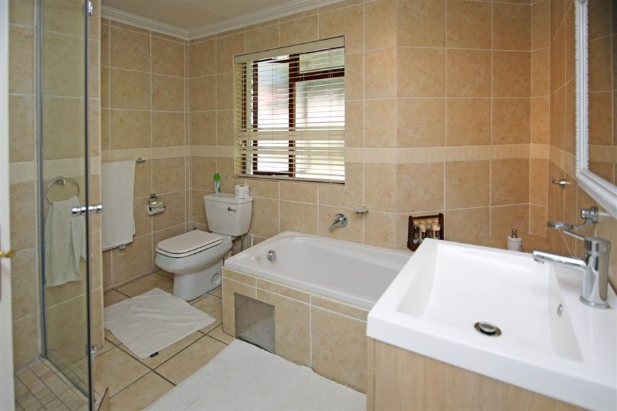 To Let 5 Bedroom Property for Rent in Woodmead Gauteng