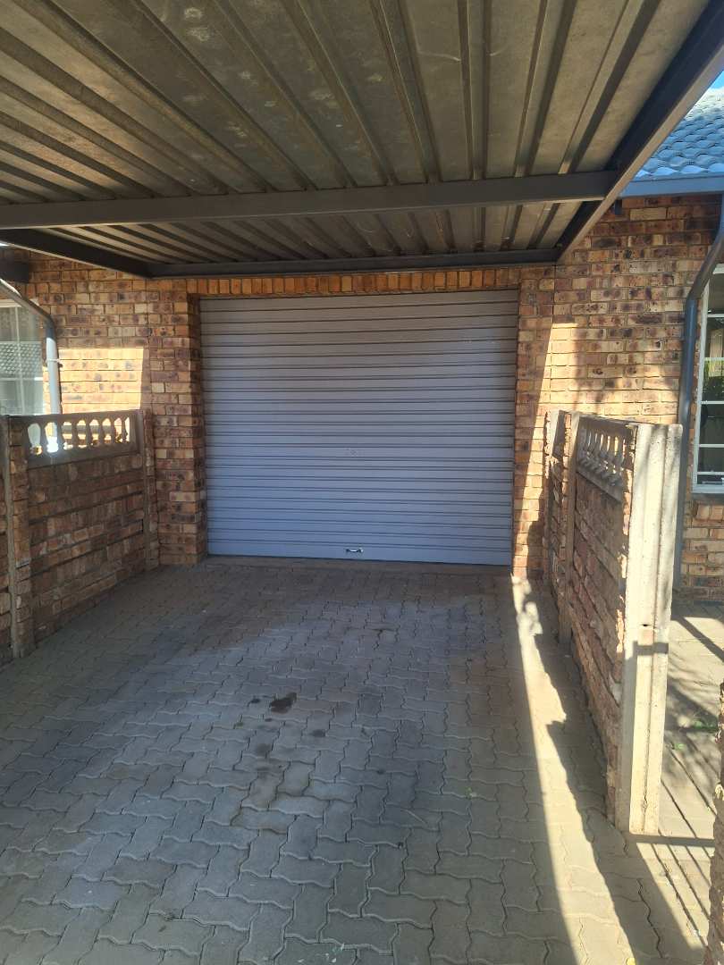 2 Bedroom Property for Sale in Doornpoort Gauteng