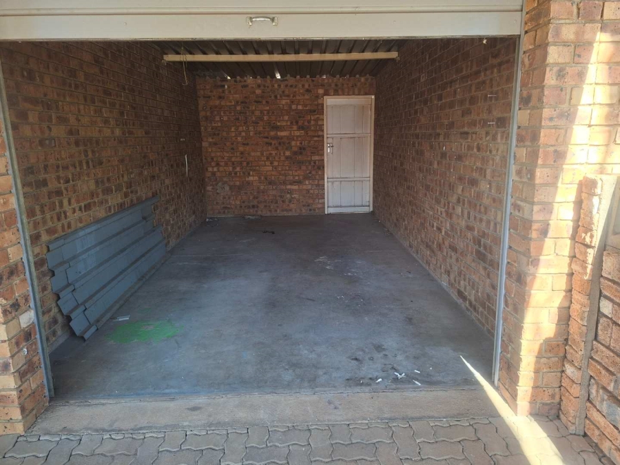 2 Bedroom Property for Sale in Doornpoort Gauteng