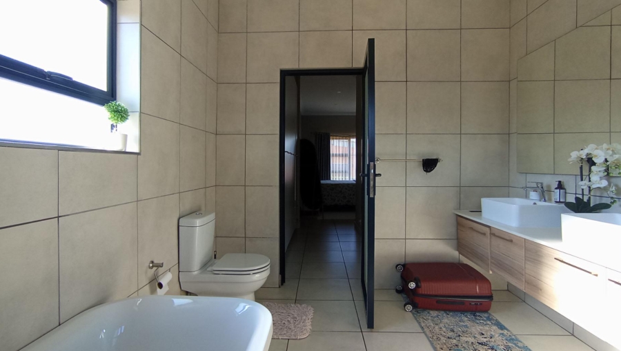 4 Bedroom Property for Sale in Six Fountains Residential Estate Gauteng